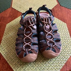 Keen water sandals, lightly used. Size 7.5